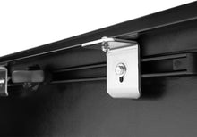 Laden Sie das Bild in den Galerie-Viewer, Extang 2022 Toyota Tundra (5ft 6in) works with rail system Trifecta 2.0