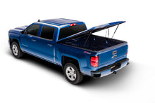 Cargar imagen en el visor de la galería, UnderCover 19-20 Ram 1500 (w/o Rambox) 5.7ft Lux Bed Cover - Diamond Black