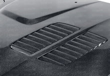 गैलरी व्यूवर में इमेज लोड करें, Seibon 97-03 BMW 5 Series 4Dr (E39) GTR-Style Carbon Fiber Hood