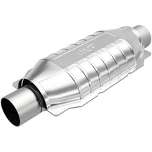 Carica l&#39;immagine nel visualizzatore di Gallery, Magnaflow Converter Universal CARB Compliant 2.25in Inlet 2.25in Outlet 16in Length