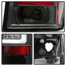 गैलरी व्यूवर में इमेज लोड करें, Spyder Jeep Grand Cherokee 05-06 Version 2 Light Bar LED Tail Lights - Black