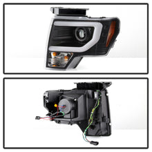 Carica l&#39;immagine nel visualizzatore di Gallery, Spyder 09-14 Ford F-150 Projector Headlights - Halogen Model Light Bar - Blk PRO-YD-FF15009-SBLB-BK
