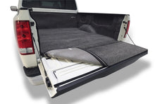 Carica l&#39;immagine nel visualizzatore di Gallery, BedRug 04-15 Nissan Titan Crew Cab Bedliner