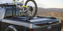Laden Sie das Bild in den Galerie-Viewer, Roll-N-Lock 2019 Ram 1500 65.6in Bed Qwikrak Recreational Bars