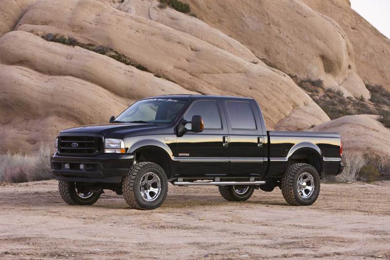 Fabtech 01-04 Ford F250/350 4WD 3.5in Front Spring Hanger System w/Perf. Shocks