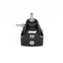 गैलरी व्यूवर में इमेज लोड करें, DeatschWerks DWR1000iL In-Line Adjustable Fuel Pressure Regulator - Black