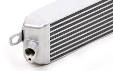 Charger l&#39;image dans la galerie, CSF 07-13 BMW M3 (E9X) Race-Spec Oil Cooler