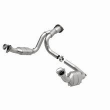 Laden Sie das Bild in den Galerie-Viewer, MagnaFlow Conv DF 07-08 Escalade 6.2 Driver Side OEM