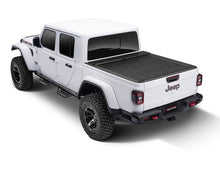 गैलरी व्यूवर में इमेज लोड करें, Roll-N-Lock 2020 Jeep Gladiator 5ft bed (w/ Trail Rail System) M-Series Retractable Tonneau Cover