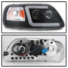 Laden Sie das Bild in den Galerie-Viewer, Spyder 97-03 Ford F-150 (After 6/1997) Light Bar Projector Headlights - Blk (PRO-YD-FF15097V2-LB-BK)