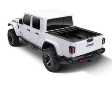 Charger l'image dans la galerie, Roll-N-Lock 2020 Jeep Gladiator 5ft bed M-Series Retractable Tonneau Cover