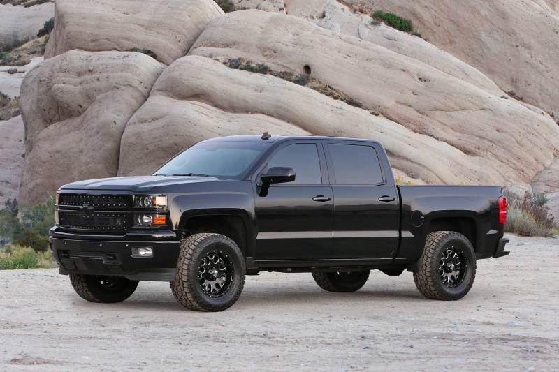 Fabtech 14-18 GM C/K1500 w/OE Forged UCA 4in Perf. System w/DL 2.5 Coilovers & Rear DL 2.25 Shocks