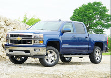 Carica l&#39;immagine nel visualizzatore di Gallery, Superlift 14-18 Chevy Silv 1500 4WD 3.5in Lift Kit w/Alum/Steel Control Arms &amp; Bilstein Rear Shocks