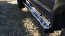 Laden Sie das Bild in den Galerie-Viewer, Lund 2019 RAM 1500 Crew Cab Summit Ridge 2.0 Running Boards - Stainless