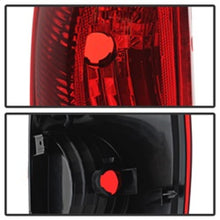 Carica l&#39;immagine nel visualizzatore di Gallery, Xtune Chevy Avalanche 02-06 Driver Side Tail Lights - OEM Left ALT-JH-CAVA02-OE-L