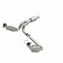 Laden Sie das Bild in den Galerie-Viewer, MagnaFlow Conv DF 09-13 Chevy Avalanche 5.3L