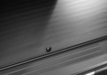 Charger l'image dans la galerie, Roll-N-Lock 2021 Ford F-150 67.1in A-Series Retractable Tonneau Cover