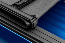 Laden Sie das Bild in den Galerie-Viewer, Lund 05-17 Nissan Frontier (5ft. Bed w/o Utility TRack) Genesis Elite Tri-Fold Tonneau Cover - Black