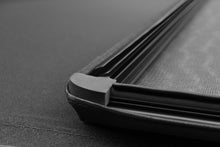 Laden Sie das Bild in den Galerie-Viewer, Lund 2019 Chevrolet Silverado 1500 6.5ft Bed Genesis Elite Tri-Fold Tonneau - Black