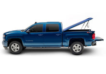 Cargar imagen en el visor de la galería, UnderCover 15-18 Ford F-150 6.5ft Bed Lux Bed Cover - Race Red