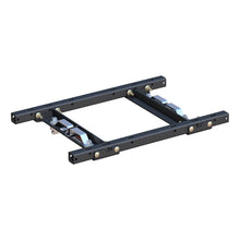 Carica l&#39;immagine nel visualizzatore di Gallery, Curt OEM Puck System 5th Wheel Adapter w/ Standard Rails for GM