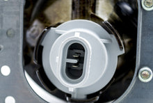गैलरी व्यूवर में इमेज लोड करें, Hella 08-11 Mercedes Benz C350 Sport AMG Left Fog Lamp Assembly