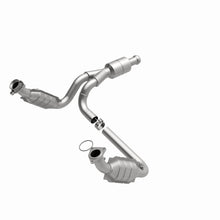 Laden Sie das Bild in den Galerie-Viewer, MagnaFlow Conv DF 09-13 Chevy Avalanche 5.3L