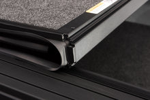 Laden Sie das Bild in den Galerie-Viewer, UnderCover 17-20 Ford F-250/F-350 6.8ft Ultra Flex Bed Cover - Matte Black Finish