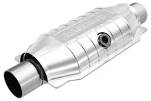Carica l&#39;immagine nel visualizzatore di Gallery, Magnaflow Conv Univ 2.50 Mid O2 Rear