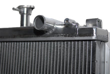 Laden Sie das Bild in den Galerie-Viewer, CSF 04-15 Nissan Titan Radiator