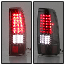 Carica l&#39;immagine nel visualizzatore di Gallery, xTune 03-06 Chevrolet Silverado 1500 LED Tail Lights - Black (ALT-JH-CSIL03-LED-BK)