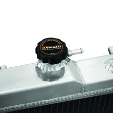Laden Sie das Bild in den Galerie-Viewer, Mishimoto 00-04 Subaru Legacy Aluminum Radiator