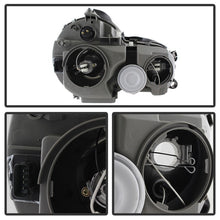 गैलरी व्यूवर में इमेज लोड करें, Xtune Mercedes Benz W210 E-Class 00-02 Projector Headlights Black PRO-CL-MW21099-BK