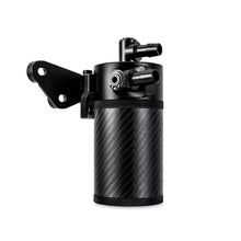 Laden Sie das Bild in den Galerie-Viewer, Mishimoto 2020+ Chevrolet Corvette C8 Baffled Oil Catch Can Kit (PCV Side) - Carbon Fiber
