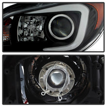 Carica l&#39;immagine nel visualizzatore di Gallery, Spyder Subaru WRX 06-07 Projector Headlights - HID Model Only - Black PRO-YD-SWRX06-HID-LBDRL-BK