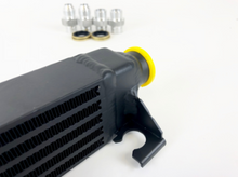 Carica l&#39;immagine nel visualizzatore di Gallery, CSF 82-94 BMW 3 Series (E30) High Performance Oil Cooler w/-10AN Male &amp; OEM Fittings
