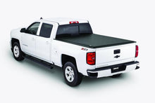 Laden Sie das Bild in den Galerie-Viewer, Tonno Pro 07-13 Chevy Silverado 1500 5.8ft Fleetside Lo-Roll Tonneau Cover
