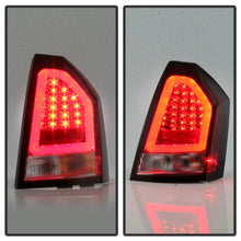 Charger l&#39;image dans la galerie, Spyder 05-07 Chrysler 3000C Verison 2 Light Bar LED Tail Lights - Red Clear (ALT-YD-C305V2-LED-RC)