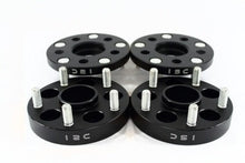 Laden Sie das Bild in den Galerie-Viewer, ISC Suspension 5x114.3 Hub Centric Wheel Spacers 20mm Black (Pair)