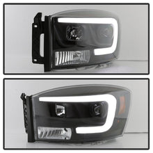 Laden Sie das Bild in den Galerie-Viewer, Spyder Dodge Ram 1500 06-08 V2 Projector Headlights - Light Bar DRL - Black (PRO-YD-DR06V2-LB-BK)