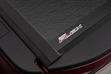 Laden Sie das Bild in den Galerie-Viewer, UnderCover 05-17 Suzuki Equator (w/ Utili-Track System) 5ft Flex Bed Cover