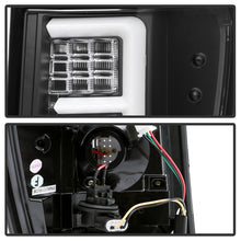 गैलरी व्यूवर में इमेज लोड करें, Spyder Jeep Grand Cherokee 05-06 Version 2 Light Bar LED Tail Lights - Black