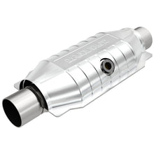 Carica l&#39;immagine nel visualizzatore di Gallery, Magnaflow Conv Univ 2.50 Mid O2 Rear