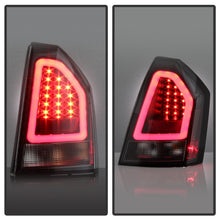 Carica l&#39;immagine nel visualizzatore di Gallery, Spyder Chrysler 300C 05-07 V2 Light Bar LED Tail Lights - Black ALT-YD-C305V2-LED-BK