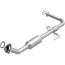 Carica l&#39;immagine nel visualizzatore di Gallery, MagnaFlow Conv Direct Fit OEM 2003-2004 Toyota Tundra Underbody - 47.125in Length
