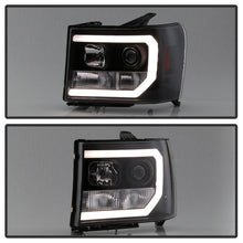 Charger l&#39;image dans la galerie, Spyder GMC Sierra 1500/2500/3500 07-13 V2 Projector Headlights- Black PRO-YD-GS07V2-LBDRL-BK