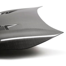 गैलरी व्यूवर में इमेज लोड करें, Seibon 19-20 Toyota Corolla Hatchback TS-Style Carbon Fiber Hood