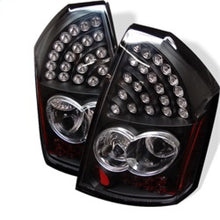 Laden Sie das Bild in den Galerie-Viewer, Spyder Chrysler 300 05-07 LED Tail Lights Black ALT-YD-CHR305-LED-BK