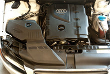 गैलरी व्यूवर में इमेज लोड करें, Volant 09-13 Audi A4 2.0T / 11-13 A5 2.0T Powercore Closed Box Air Intake System