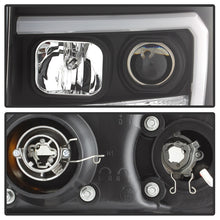 Charger l&#39;image dans la galerie, Spyder GMC Sierra 1500/2500/3500 07-13 V2 Projector Headlights- Black PRO-YD-GS07V2-LBDRL-BK